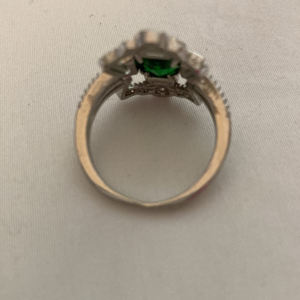 RING ss w/rect. green stone w/4 rect. clear stones & 17 rd. stone sz. 7 $55 - Picture 3 of 8